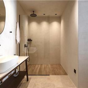 5 bedroom villa with indoor and outdoor pool in Chania town, sleeps 10